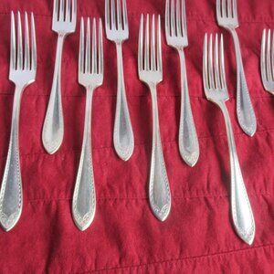 ONIEDA COMMUNITY SHERATON 1910 SILVERPLATE DINNER FORKS (9) ONE OWNER